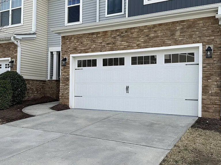 208 Wildfell Trl — Photo 2