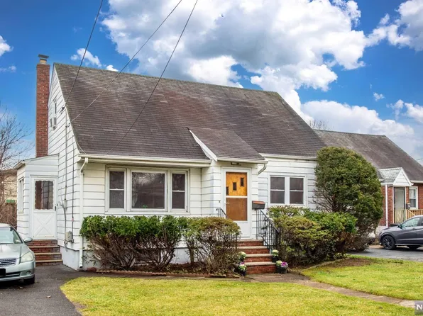 32 Van Riper Ave, Elmwood Park, NJ 07407