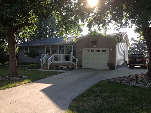 2nd image of 717 Hickory Ln