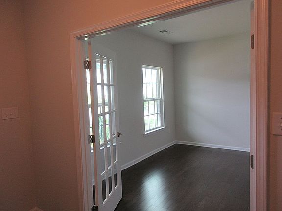 4th image of 514 Clements Mill Trce
