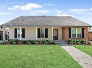 6906 Lake Willow Dr, New Orleans, LA 70126