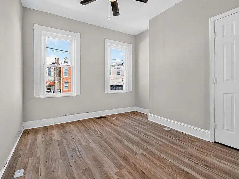 512 Sanford Pl — Photo 4
