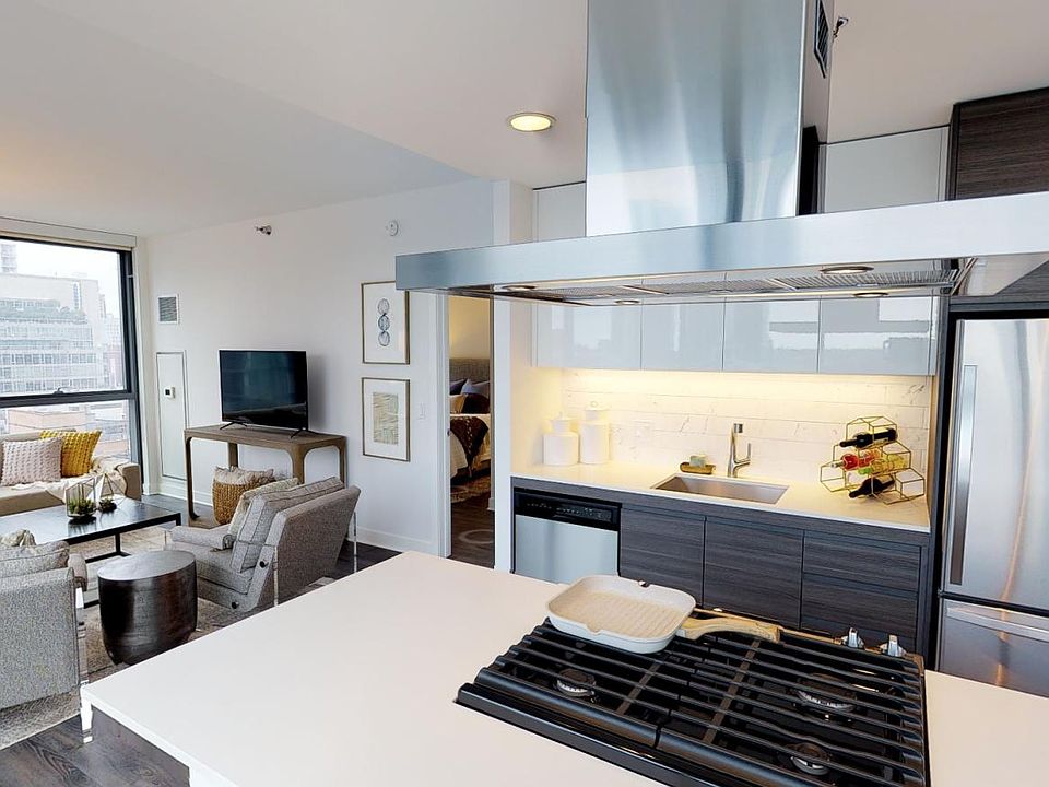 1st image of 123 W Kinzie St #609