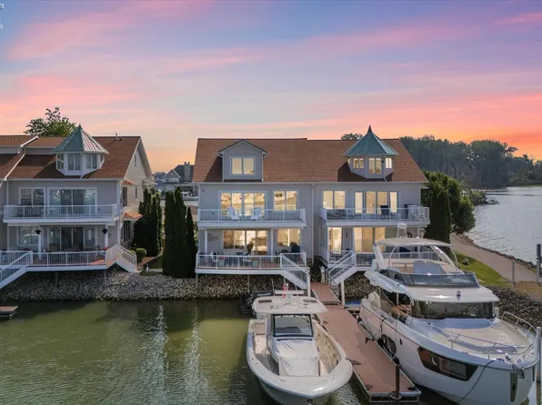 2822 N Noreaster Cove Dr, Port Clinton, OH 43452