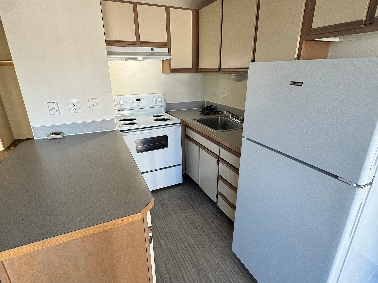 2 bed, 740 sqft, $1,750 — Photo 2