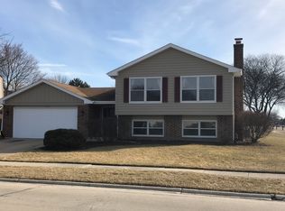 1547 Castlewood Dr, Wheaton, IL