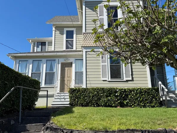 625 N Collier St, Coquille, OR 97423