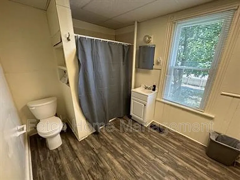 722 E King St #7 — Photo 4