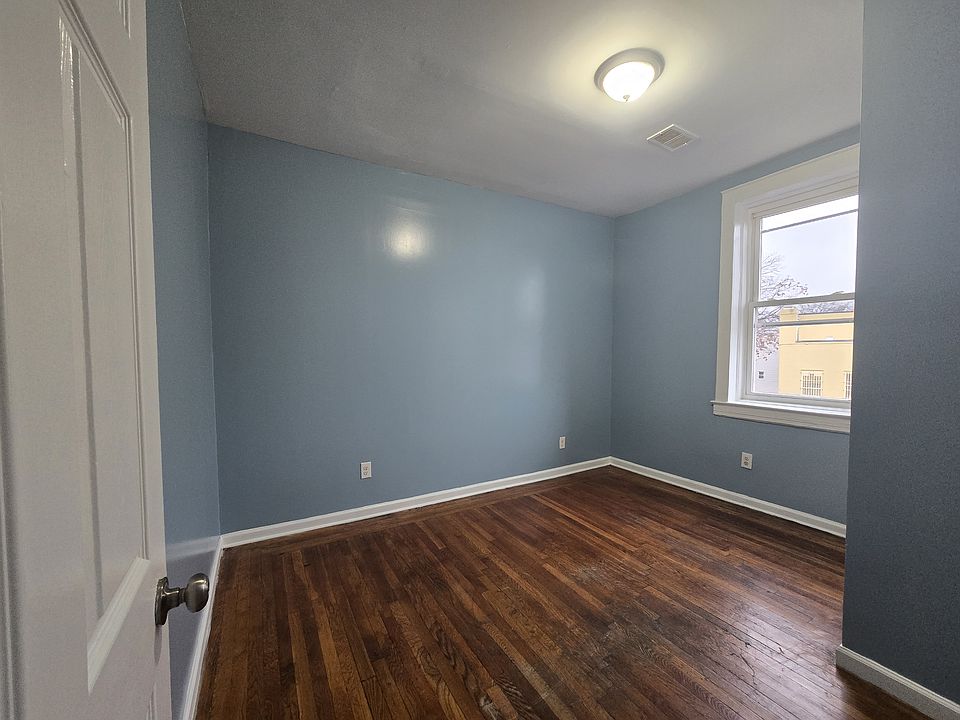 1st image of 21 Stuyvesant Ave #33B