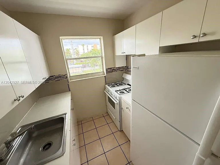 1255 W 49th Pl #H202 — Photo 6