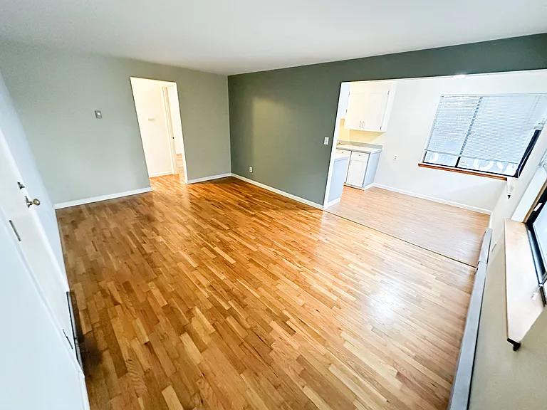 310 NE 45th St #1 — Photo 5