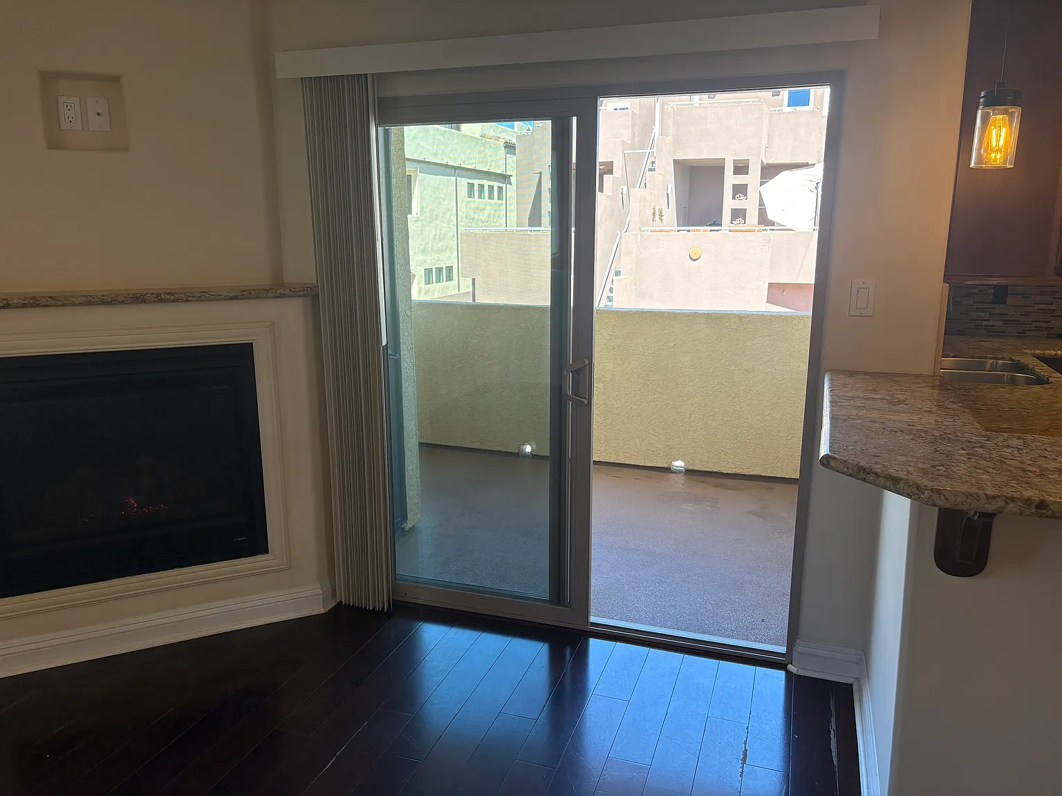 2 bed, 2.5 bath, 1388 sqft, $4,695 — Photo 3
