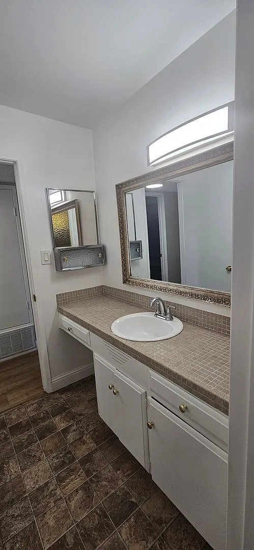 SLPD Apartments — Photo 1
