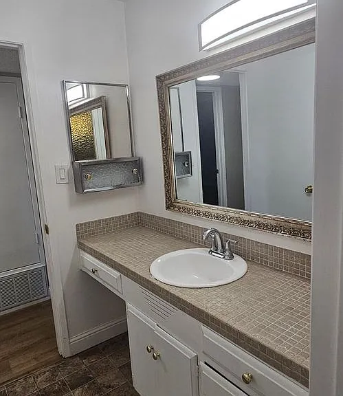 5901 S Land Park Dr — Photo 1