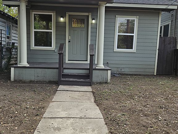 4th image of 1016 N Center St