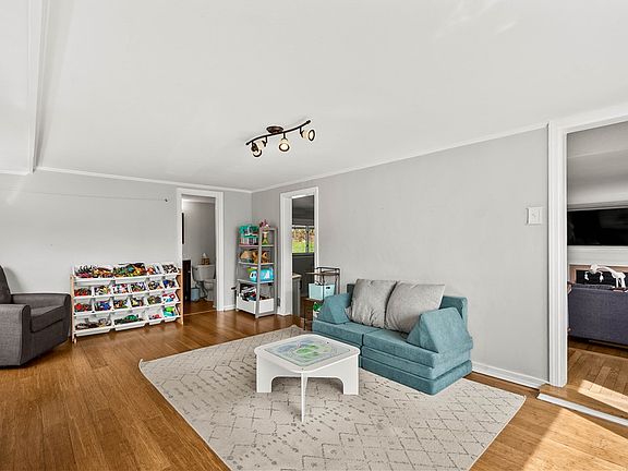 5th image of 2825 Anderson Dr