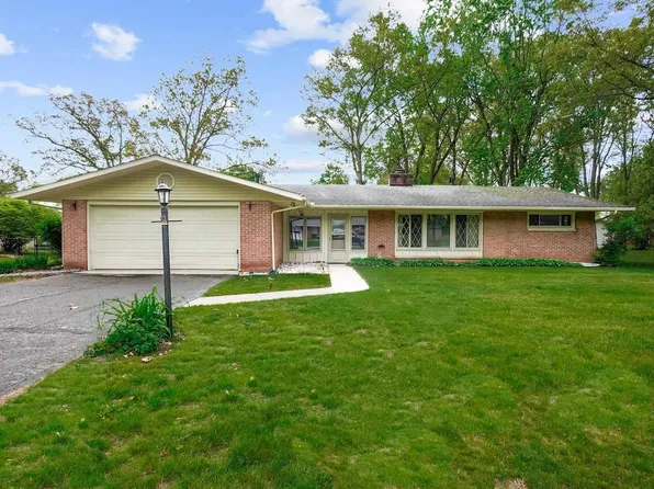 409 W Fairoaks Dr, Kouts, IN 46347