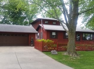 109 Green Meadows Dr, Washington, IA 52353