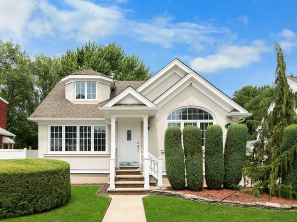 27 2nd St, Sayreville, NJ 08872