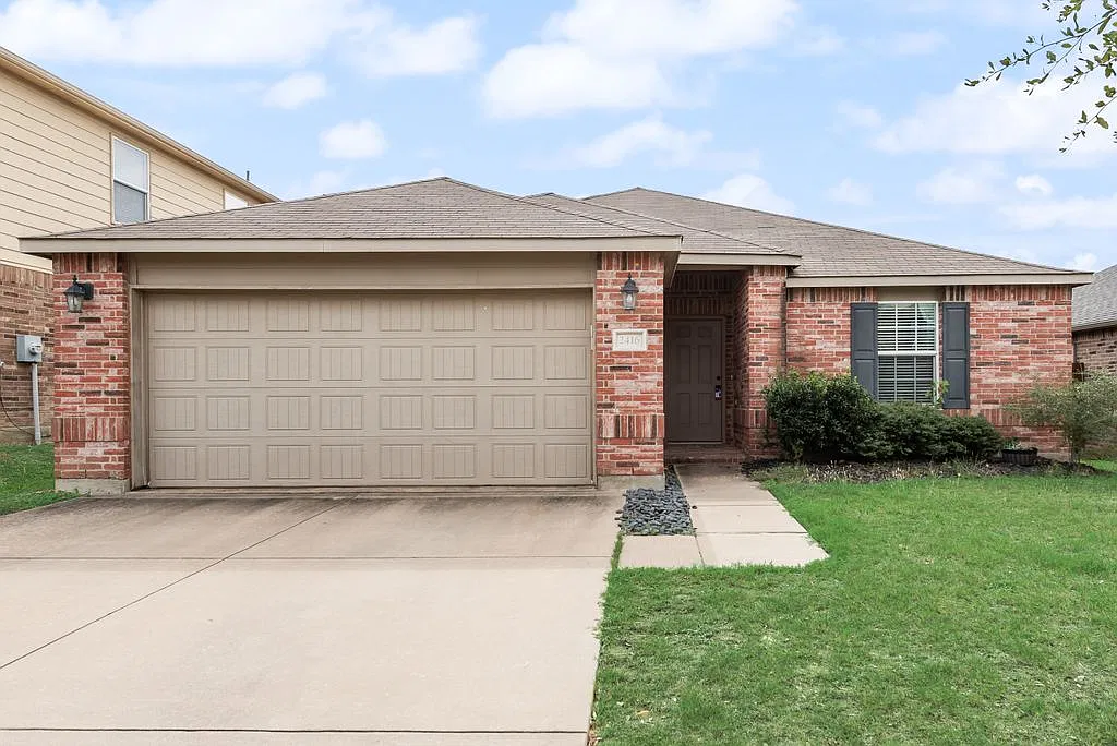 3 bed, 2.5 bath, 1916 sqft, $2,175 — Photo 1