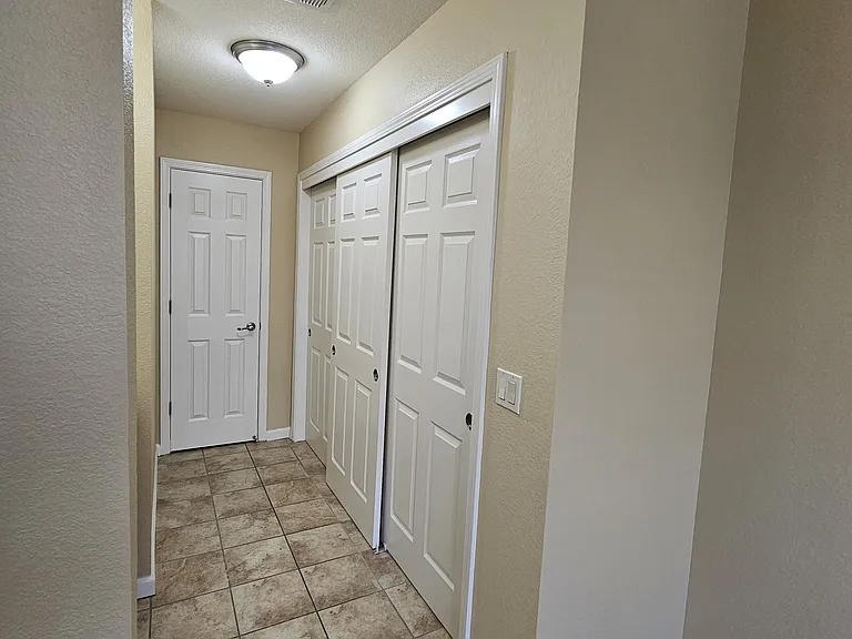 E Acacia St — Photo 12