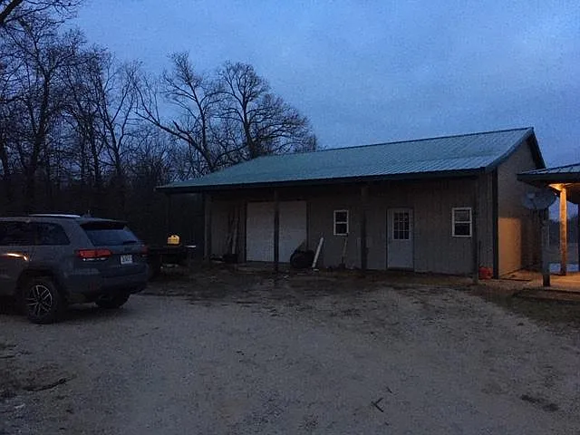 detached shop/garage w/ open breezeway to home