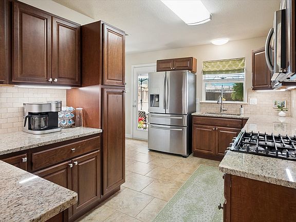 5th image of 846 Peavy Rd