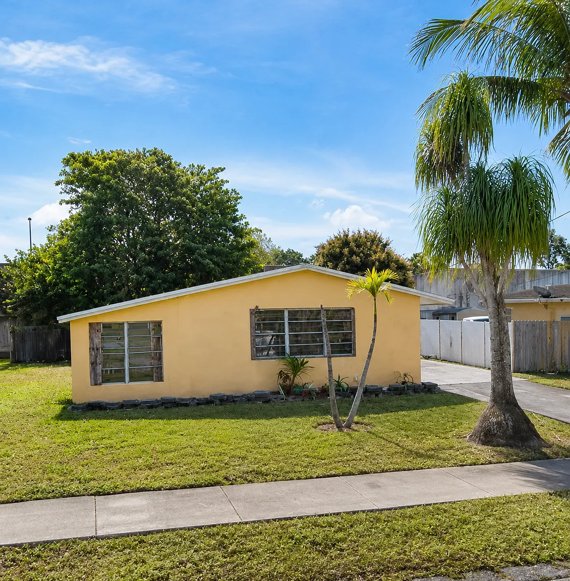 3 bed, 1300 sqft, $2,800 — Photo 1