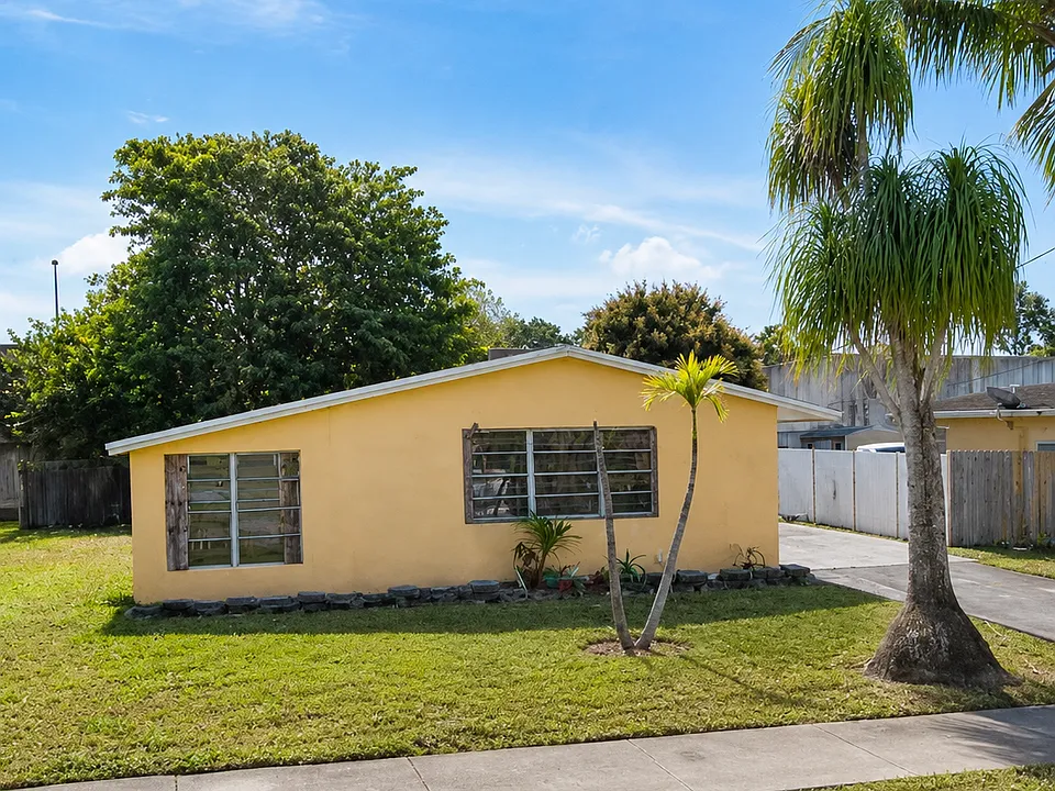 5930 NW 41st Ter