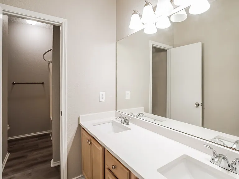 7213 Park Creek Cir W — Photo 15