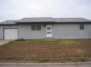 1103 W Waterman Ave, Lakin, KS 67860