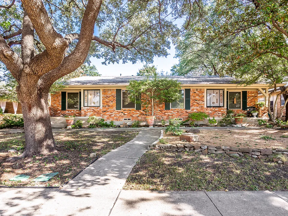 7475 Brentcove Cir