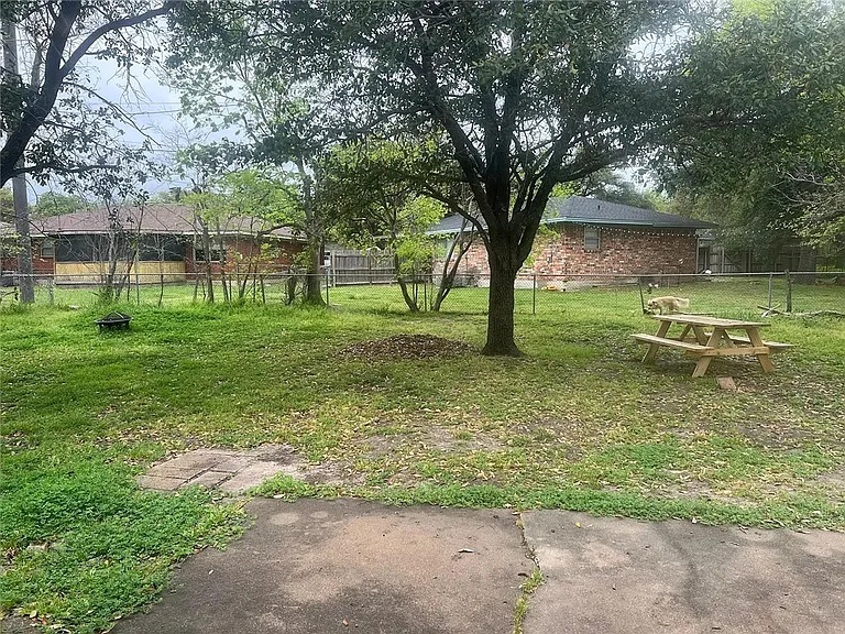 1403 Village Dr — Photo 18