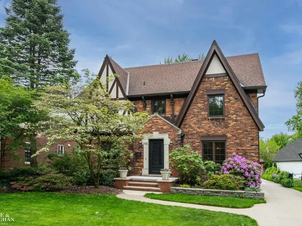 1251 Yorkshire Rd, Grosse Pointe Park, MI 48230
