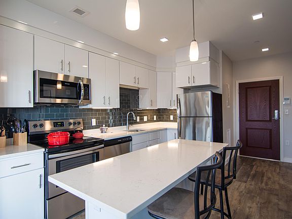 5th image of 12 Essex St #607