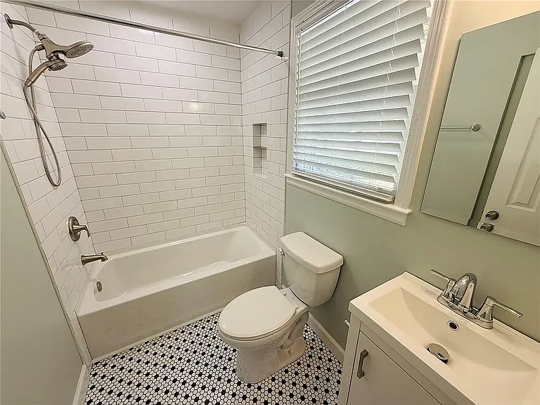 308 Farmington Rd — Photo 17
