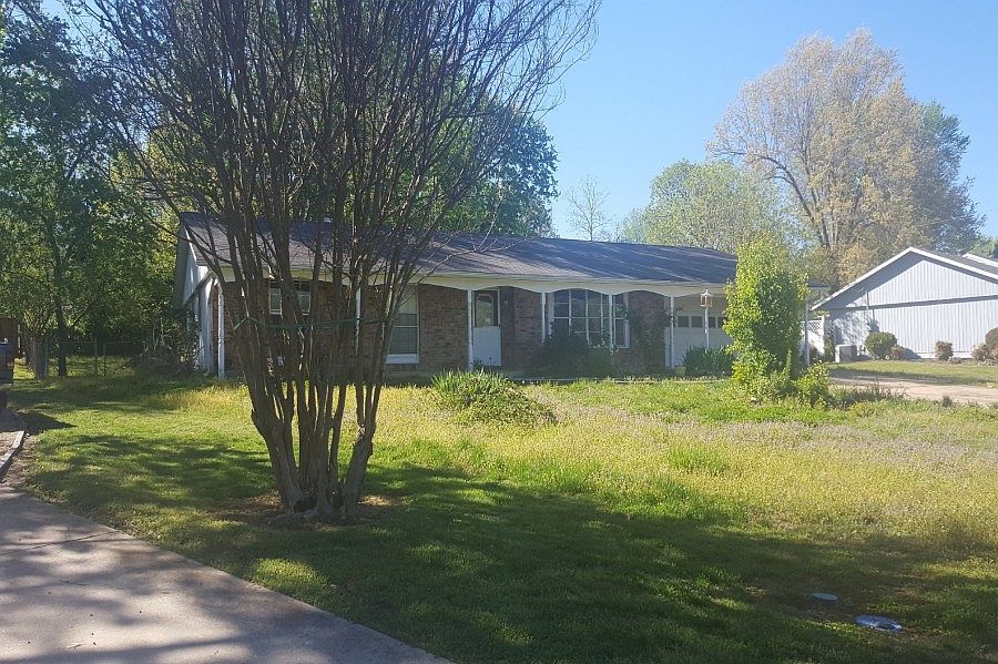 2nd image of 1118 Cynthia Sq