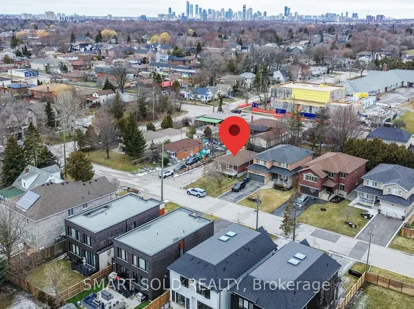 995 Garrard Ave, Mississauga, ON L5E 1L4