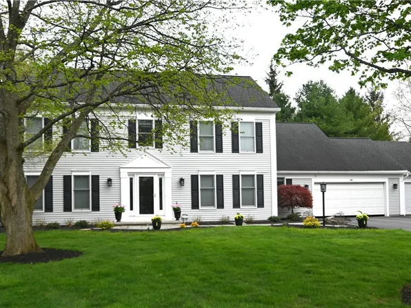 38 Farm Field Ln, Pittsford, NY 14534