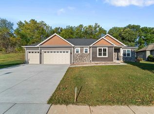 513 Pheasant Trl, Deerfield, WI 53531
