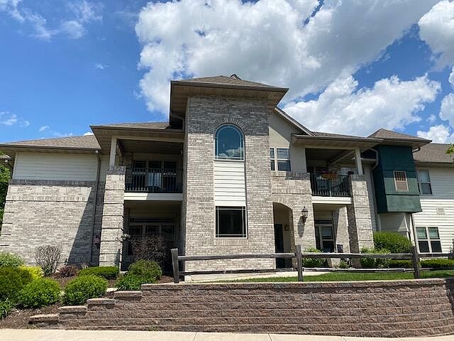 1st image of 470 N Silverbrook Dr Unit 102