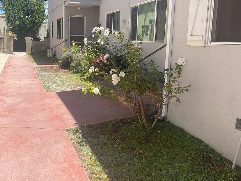 128 S Hayworth Ave #4 — Photo 5