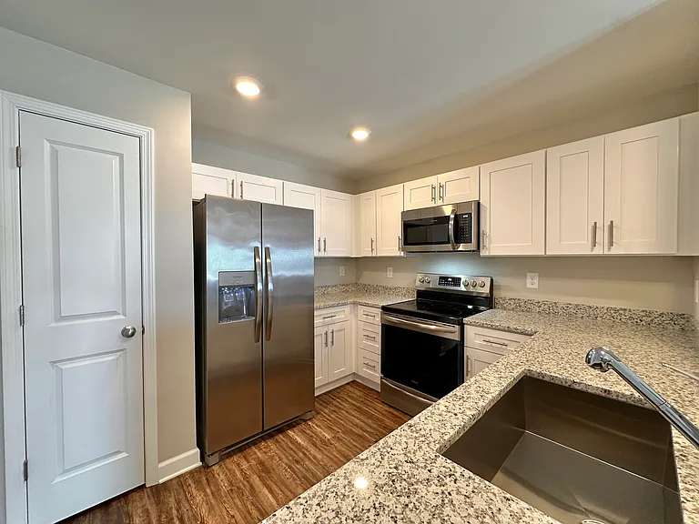Westbrook Apartments — Photo 11