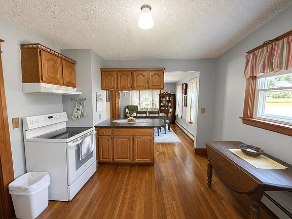 3rd image of 31 Spruce Street