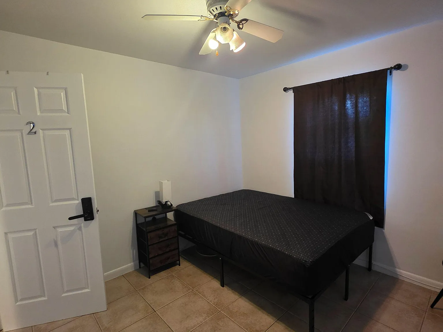 4 bed, 1.0 bath, 1135 sqft, $1,256 — Photo 3