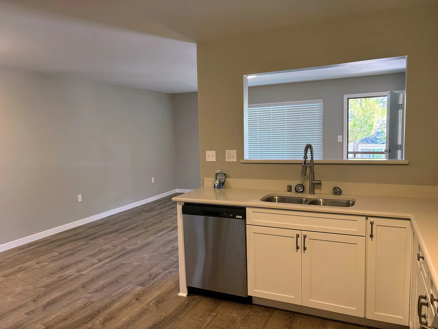 1 bed, 650 sqft, $2,050 — Photo 2