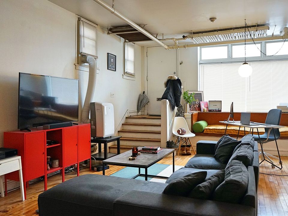1st image of 1054-66 Cornelia Avenue Gdn #1054