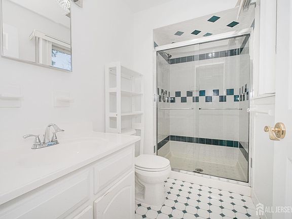 4th image of 9 Sycamore Ln