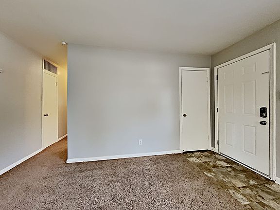 4th image of 4208 Shamrock Dr