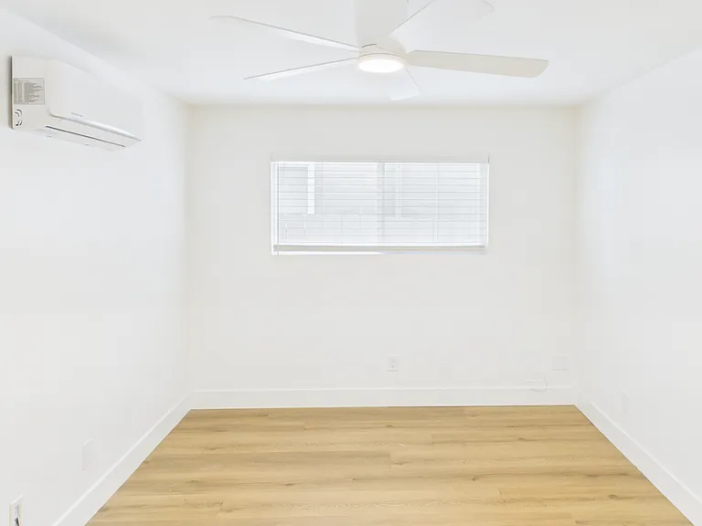 1043 Law St — Photo 7